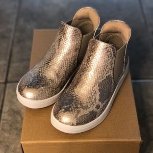 Girls high top tennis shoes